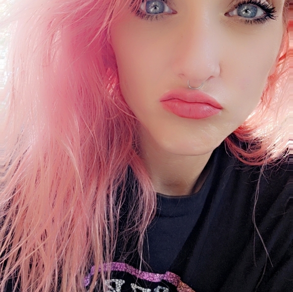 Meet your Posher, Amber - Picture 3 of 3